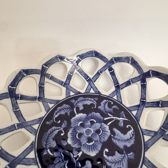 Vintage Blue & White Reticulated Porcelain Dish – Floral Center Open Lattice Des - Picture 4 of 8
